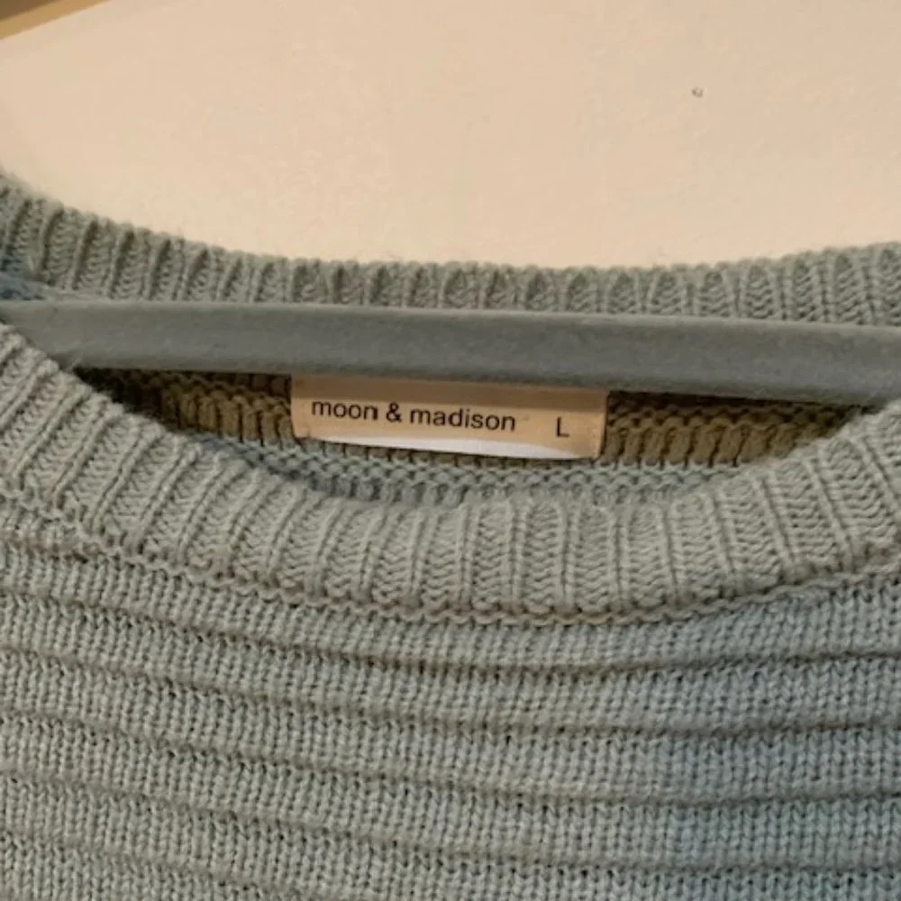 Over-throw Sweater - Picture 3 of 3